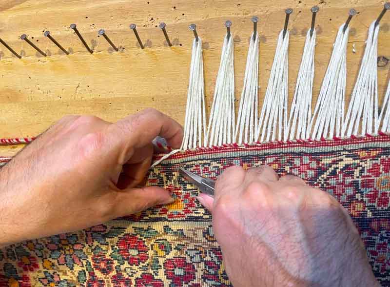 TAPIS BELPARSIA  - vente, restauration et nettoyage de tapis en Belgique - Mr BARNABEAU :   Restauration et conservation de tapis anciens. Réparation des franges de tapis. Réparation des lisières de tapis. Traitement des trames de tapis. Relainage de tapis. Raviement des couleurs de tapis. Traitement des mites de tapis. Dépoussiérage et dessablage de tapis. La Nettoyage artisanale à l’ancienne exclusivement à la main : lavage, nettoyage de tapis. Réfection de siège, fauteuil, canapé … Intervention en Belgique