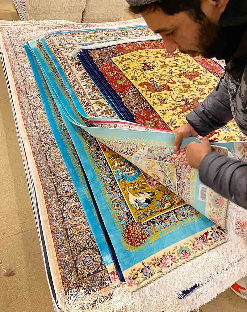TAPIS BELPARSIA : nettoyage et restauration de tapis en Belgique - TAPIS BELPARSIA  - Spécialiste de la vente et du rachat de tapis, du nettoyage et de la restauration de tapis d’Orient depuis 1956 en Belgique  : Redonnez vie à vos tapis : vente, rachat, réparation, restauration et nettoyage de tapis en Belgique - Mr BARNABEAU :   Restauration et conservation de tapis anciens. Réparation des franges de tapis. Réparation des lisières de tapis. Traitement des trames de tapis. Relainage de tapis. Raviement des couleurs de tapis. Traitement des mites de tapis. Dépoussiérage et dessablage de tapis. Le Nettoyage artisanale à l’ancienne exclusivement à la main : lavage, nettoyage de tapis. Réfection meubles, de siège, fauteuil, canapé … Intervention en Belgique