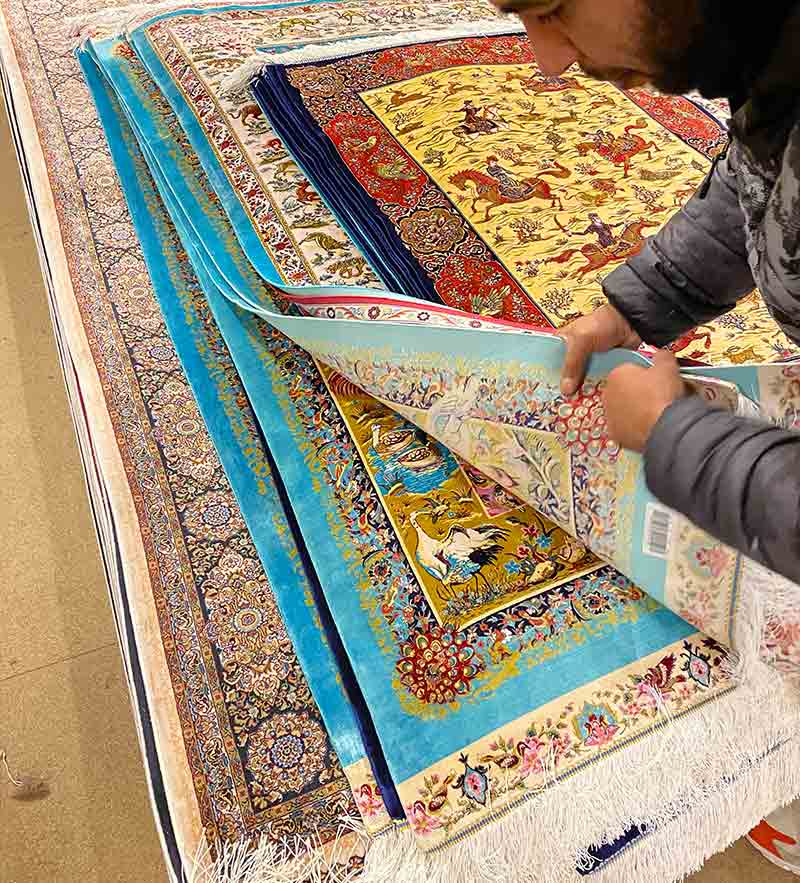 TAPIS BELPARSIA : nettoyage et restauration de tapis en Belgique - TAPIS BELPARSIA  - Spécialiste de la vente et du rachat de tapis, du nettoyage et de la restauration de tapis d’Orient depuis 1956 en Belgique  : Redonnez vie à vos tapis : vente, rachat, réparation, restauration et nettoyage de tapis en Belgique - Mr BARNABEAU :   Restauration et conservation de tapis anciens. Réparation des franges de tapis. Réparation des lisières de tapis. Traitement des trames de tapis. Relainage de tapis. Raviement des couleurs de tapis. Traitement des mites de tapis. Dépoussiérage et dessablage de tapis. Le Nettoyage artisanale à l’ancienne exclusivement à la main : lavage, nettoyage de tapis. Réfection meubles, de siège, fauteuil, canapé … Intervention en Belgique