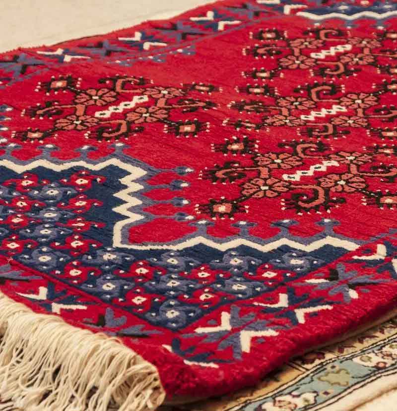 Nettoyage de Tapis - Maison TAPIS BELPARSIA  en Belgique. Nettoyage artisanal de Tapis  : Dépoussiérage, déssablage, fixation des couleurs des tapis anciens, nettoyage artisanal de tapis à la main, lavage traditionnel à grande eau, soin des tapis en Soie, Nettoyage tâche d’encre, désinfection naturelle, fixateur de couleur …, séchage contrôlé, Inspection finale .  Rénovation de tapis après les dégâts des animaux, mites ...   Intervention en Belgique
