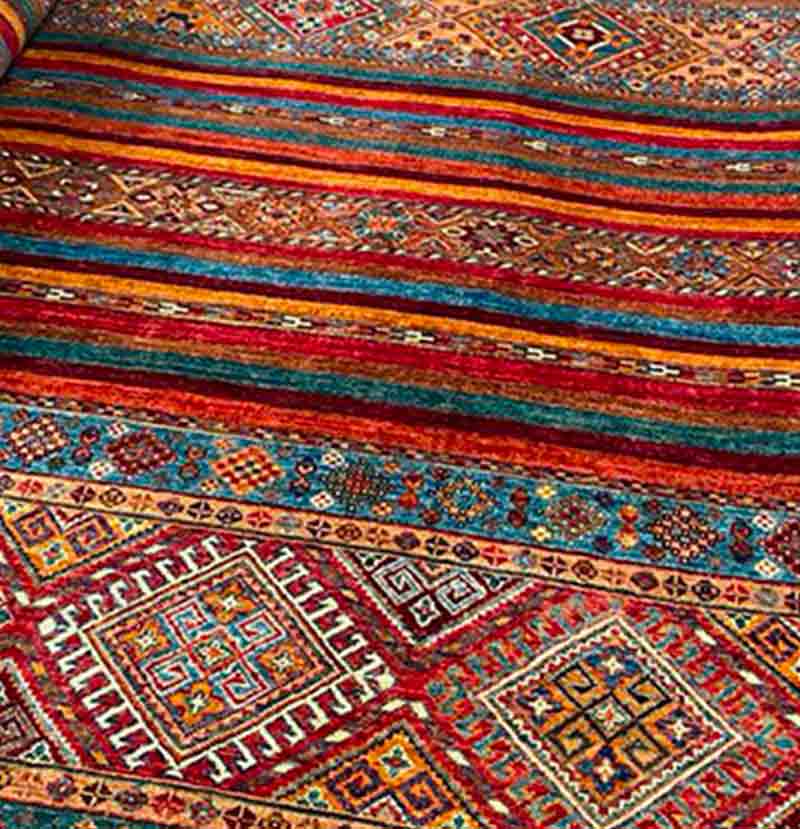 Restauration réparation de tapis  - Maison TAPIS BELPARSIA  en Belgique. L’excellence d’un savoir-faire unique : Réparation des zones usées et trouées, Restauration des couleurs avec teintures naturelles, Renforcement de la structure, Reprise des motifs endommagés du tapis, Reconstitution des franges et lisières, Consolidation des zones fragilisées. Le renouage : la précision du geste, nœud par nœud. Lisières et franges :préserver l’intégrité du tapis.   Intervention en Belgique