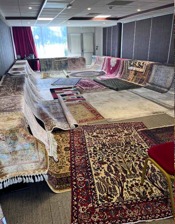 TAPIS BELPARSIA : nettoyage et restauration de tapis en Belgique - TAPIS BELPARSIA  - Spécialiste de la vente et du rachat de tapis, du nettoyage et de la restauration de tapis d’Orient depuis 1956 en Belgique  : Redonnez vie à vos tapis : vente, rachat, réparation, restauration et nettoyage de tapis en Belgique - Mr BARNABEAU :   Restauration et conservation de tapis anciens. Réparation des franges de tapis. Réparation des lisières de tapis. Traitement des trames de tapis. Relainage de tapis. Raviement des couleurs de tapis. Traitement des mites de tapis. Dépoussiérage et dessablage de tapis. Le Nettoyage artisanale à l’ancienne exclusivement à la main : lavage, nettoyage de tapis. Réfection meubles, de siège, fauteuil, canapé … Intervention en Belgique